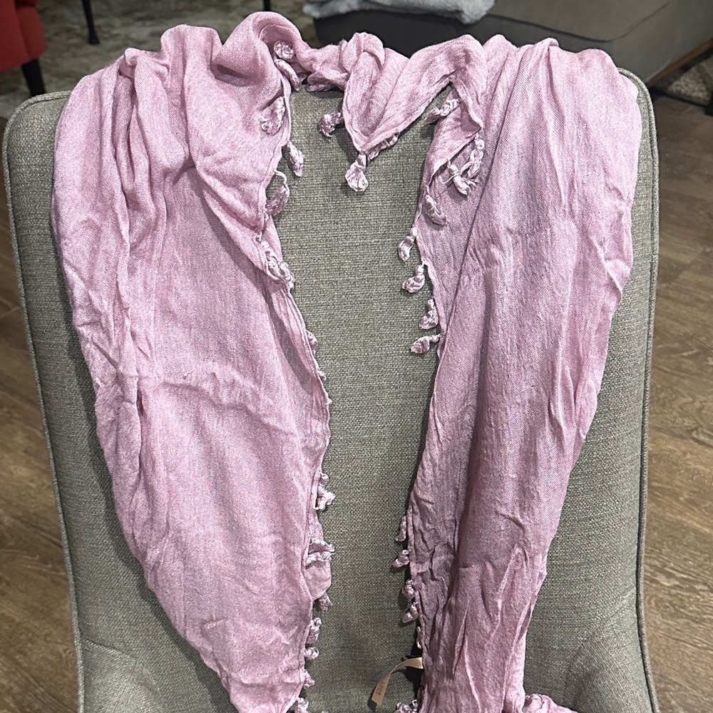 Elegant Pink Scarf with Tassels